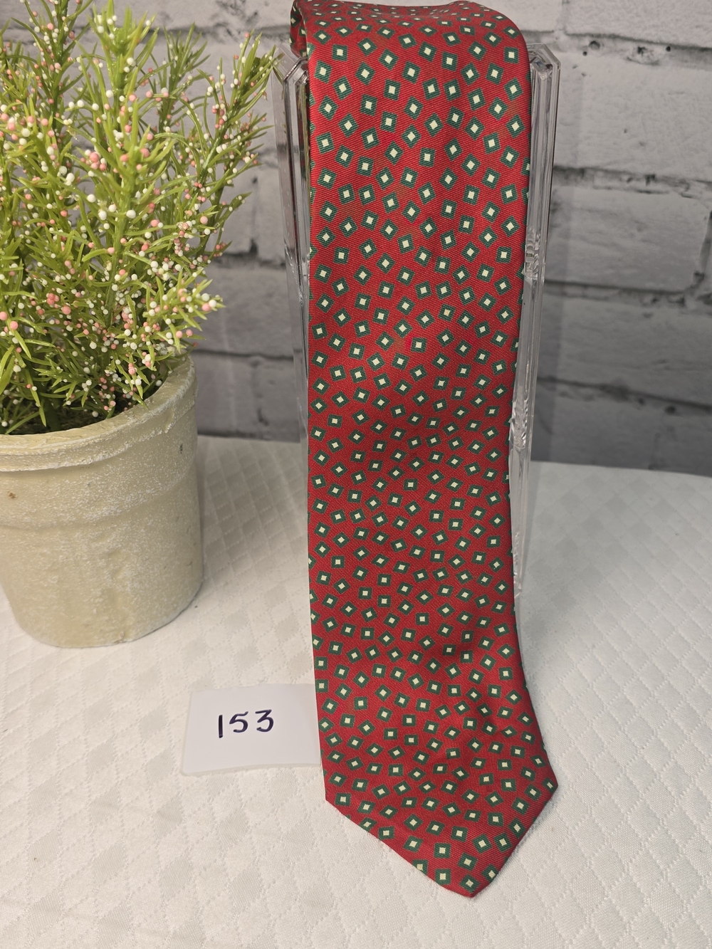 Brooks Brothers Red Tie with Green and Cream Diamond Pattern Holiday Luxury